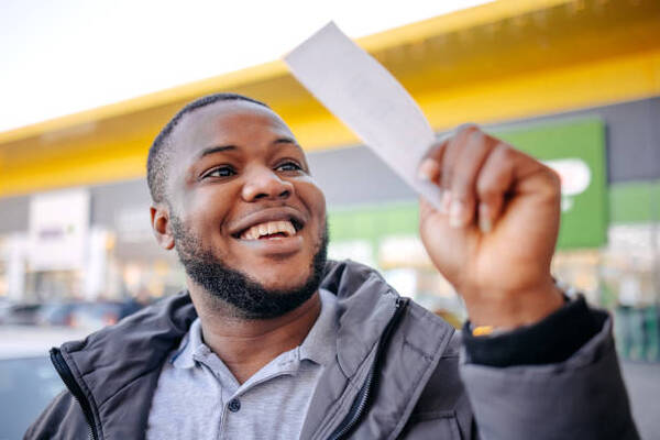 国际博彩企业披露年度报告，市场走势受关注