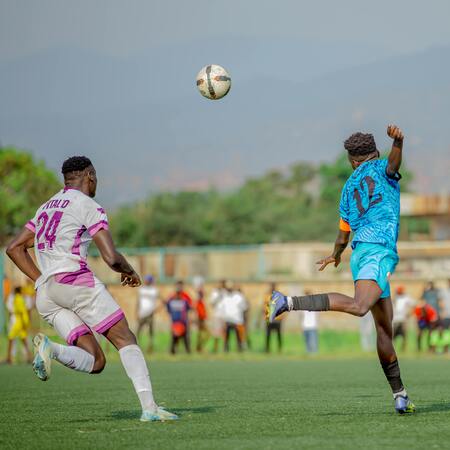 UFC巅峰对决来袭，冠军腰带争夺战一触即发