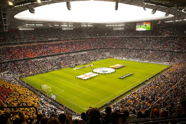 UEFA Champions League 焦点战：Barcelona 迎战 Newcastle United